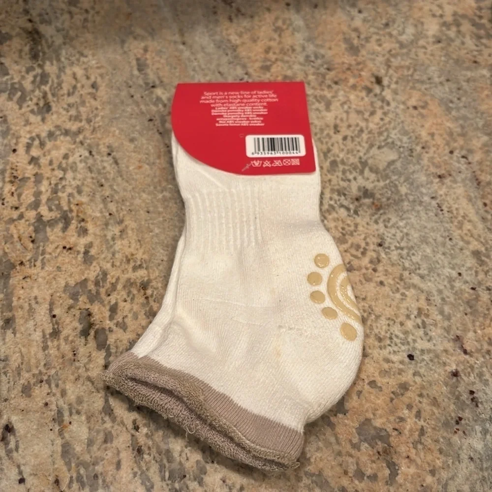 NWT Yang Chao kids non slip socks